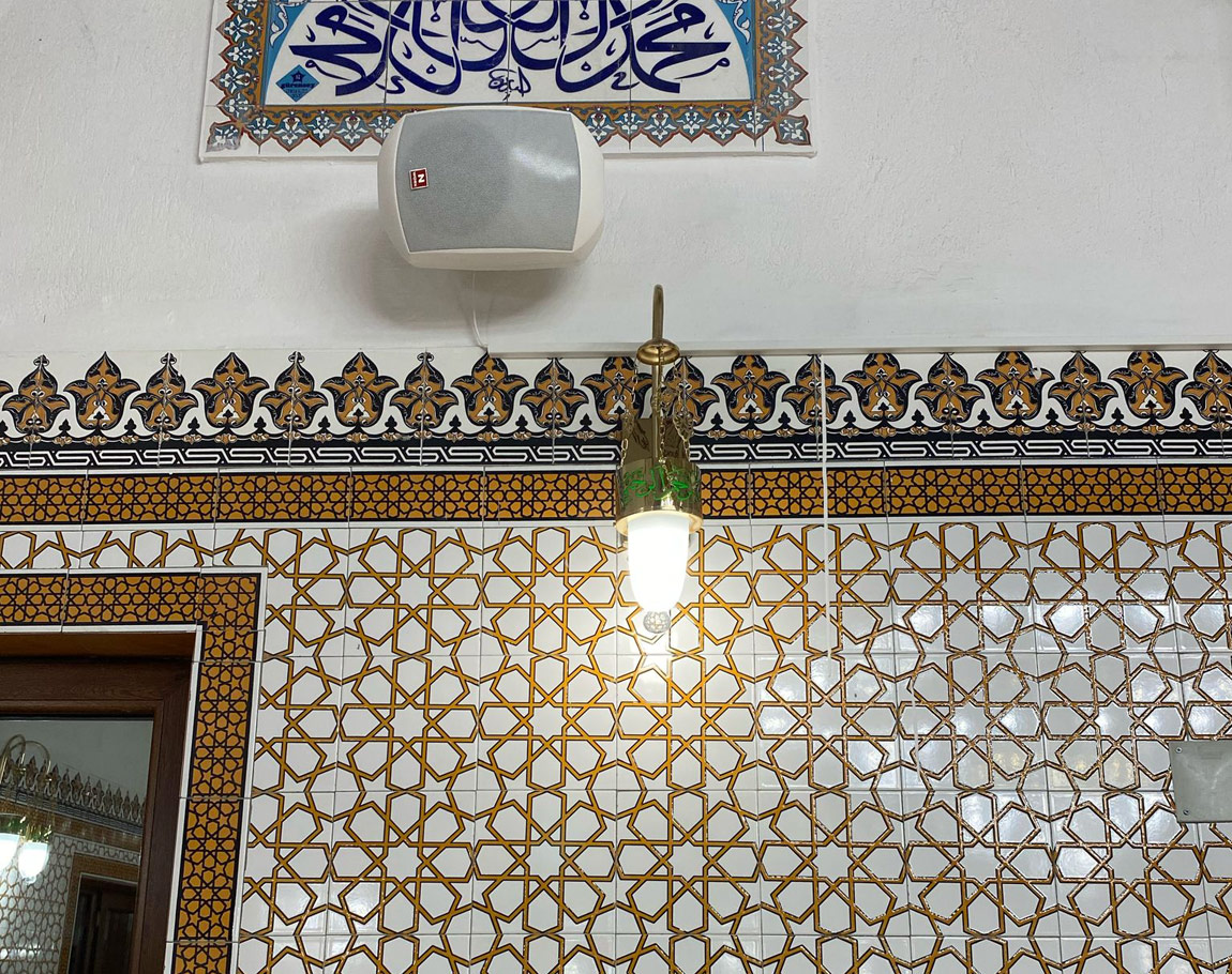 With Verses Selam Moon Single Sconce